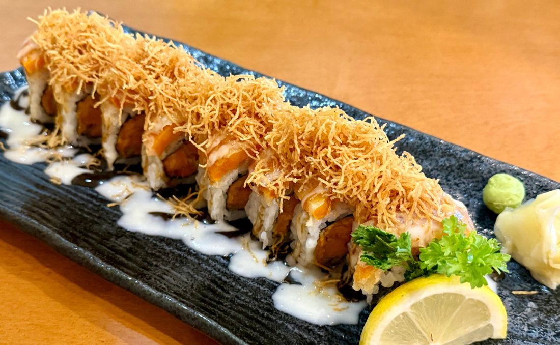 Sushi roll with a crispy topping