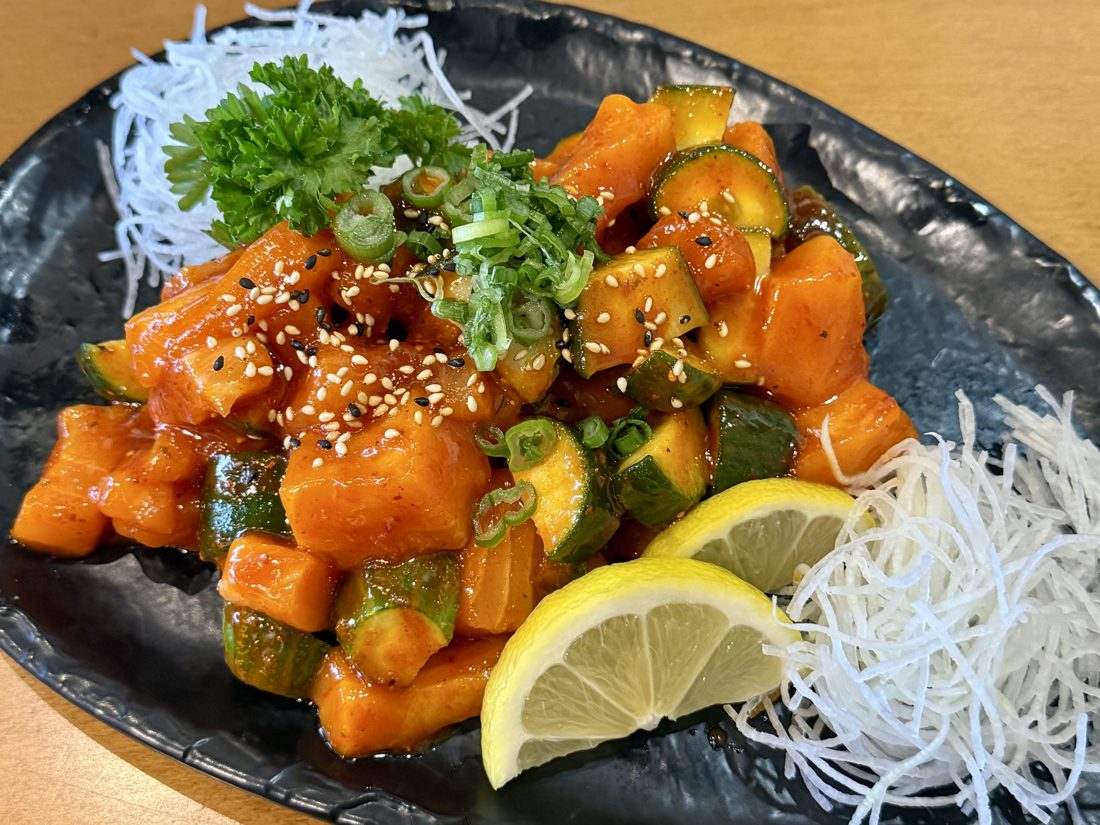 Spicy salmon sashimi